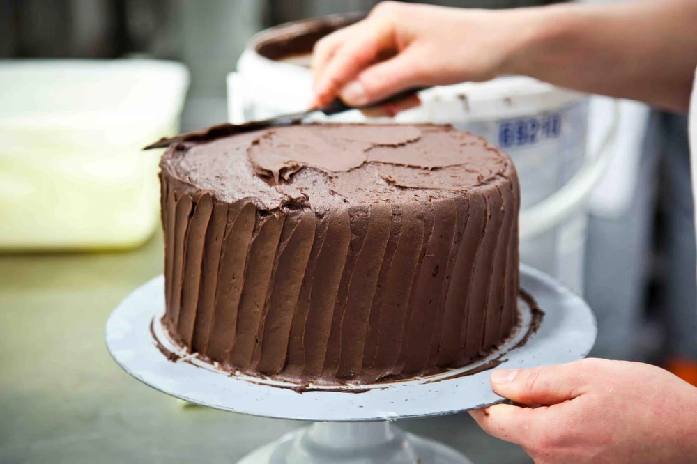 baking-chocolate-cake-frosting-rev0-1000x-jpg-643a86f9cc57e070131213.webp