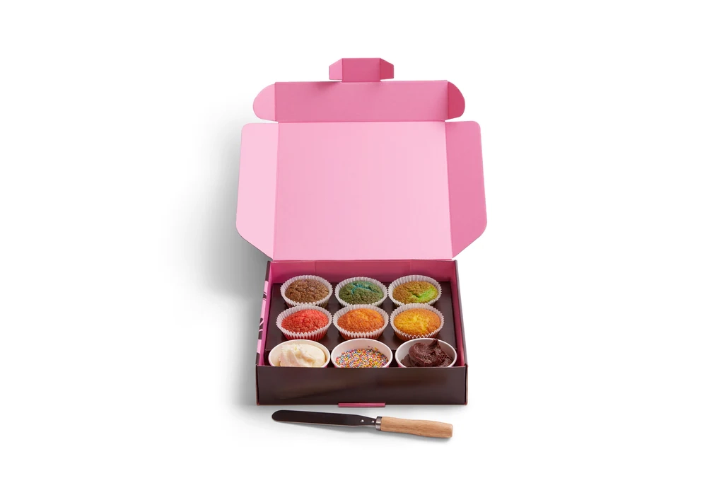 Rainbow Cupcake Decorating Kit (includes palette knife)